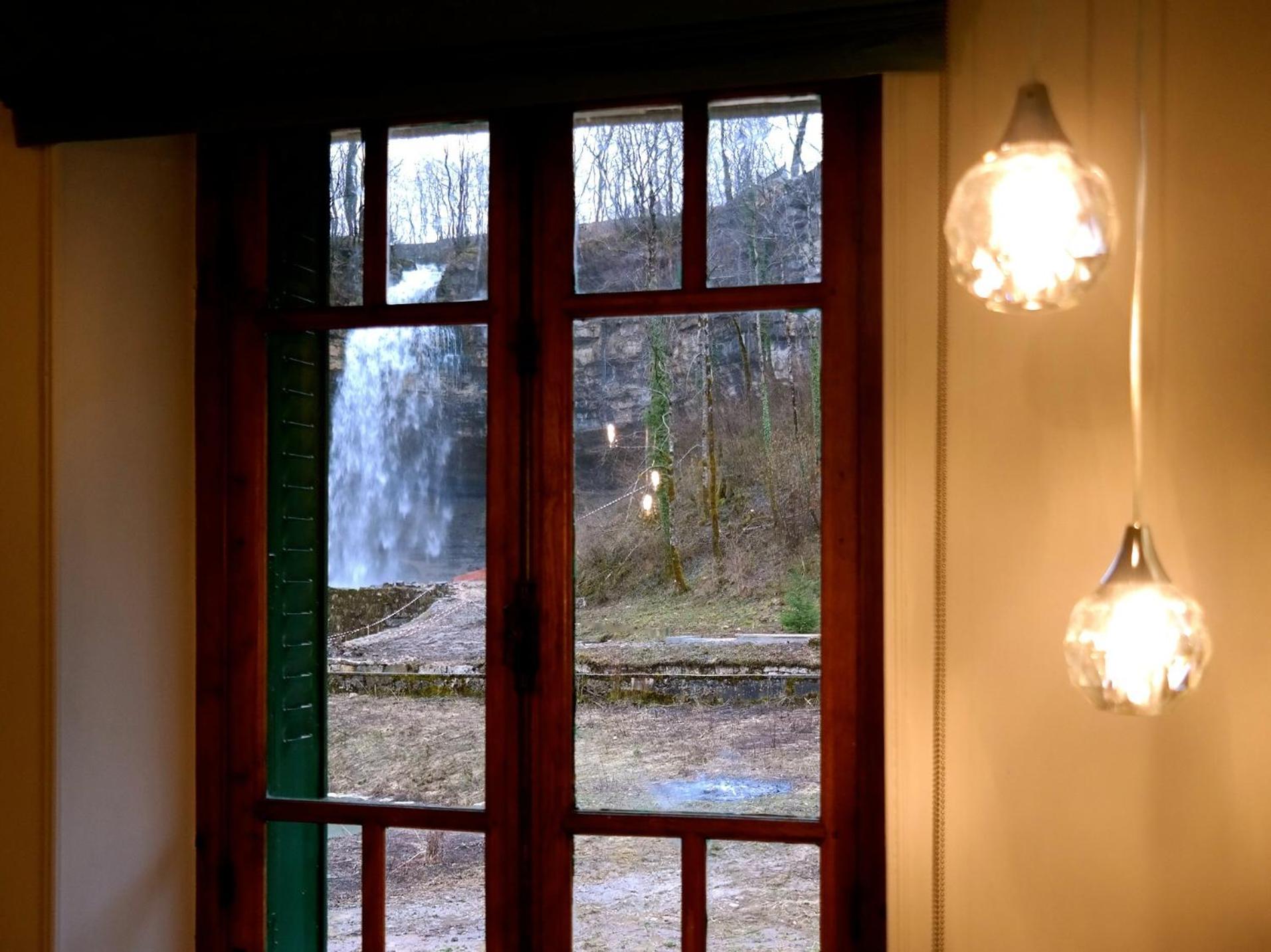 Au Moulin Des Fees - Maison D'Hotes Cascades Du Herisson Bonlieu Номер фото